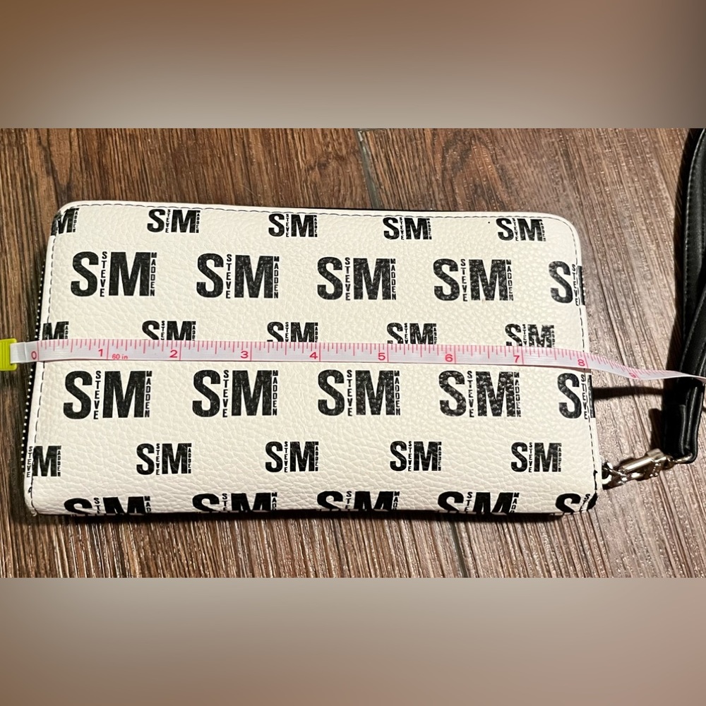 Steve Madden wallet/wristlet.  Zipper closure. Lots of space. Black & white. - Picture 14 of 15